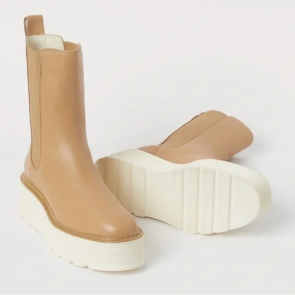 Chelsea Boot - Picture 1 of 15